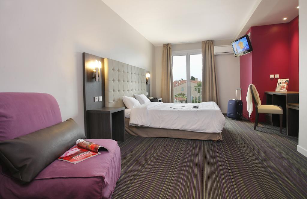 Hotel The Originals Perpignan Sud Le Grillon D'Or Le Boulou Εξωτερικό φωτογραφία