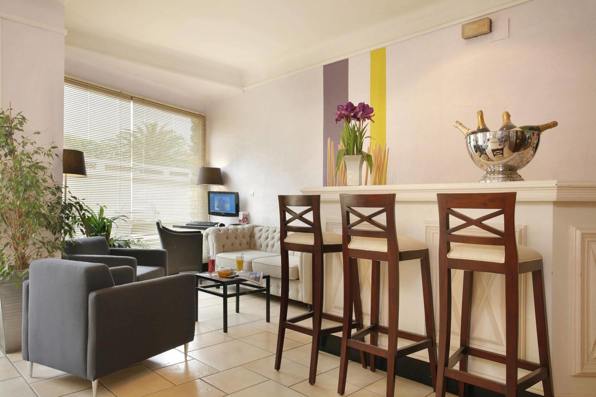 Hotel The Originals Perpignan Sud Le Grillon D'Or Le Boulou Εξωτερικό φωτογραφία