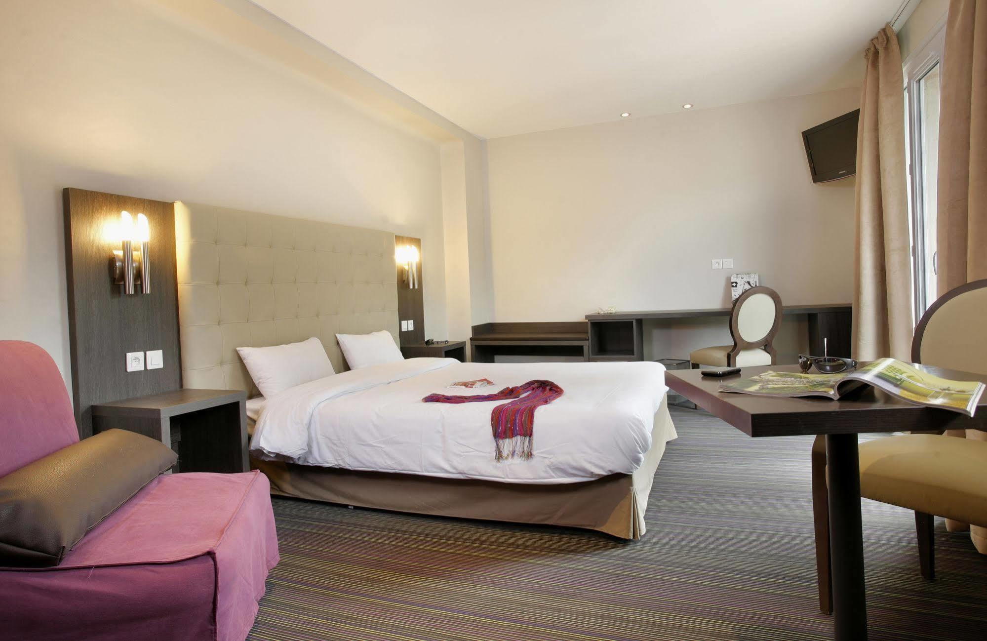 Hotel The Originals Perpignan Sud Le Grillon D'Or Le Boulou Εξωτερικό φωτογραφία